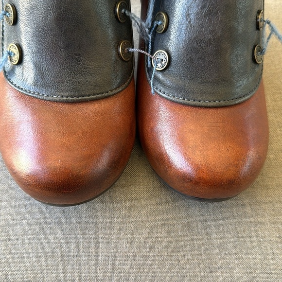 Gorgeous Gold Button Ankle Boots Made In Spain - Picture 4 of 8